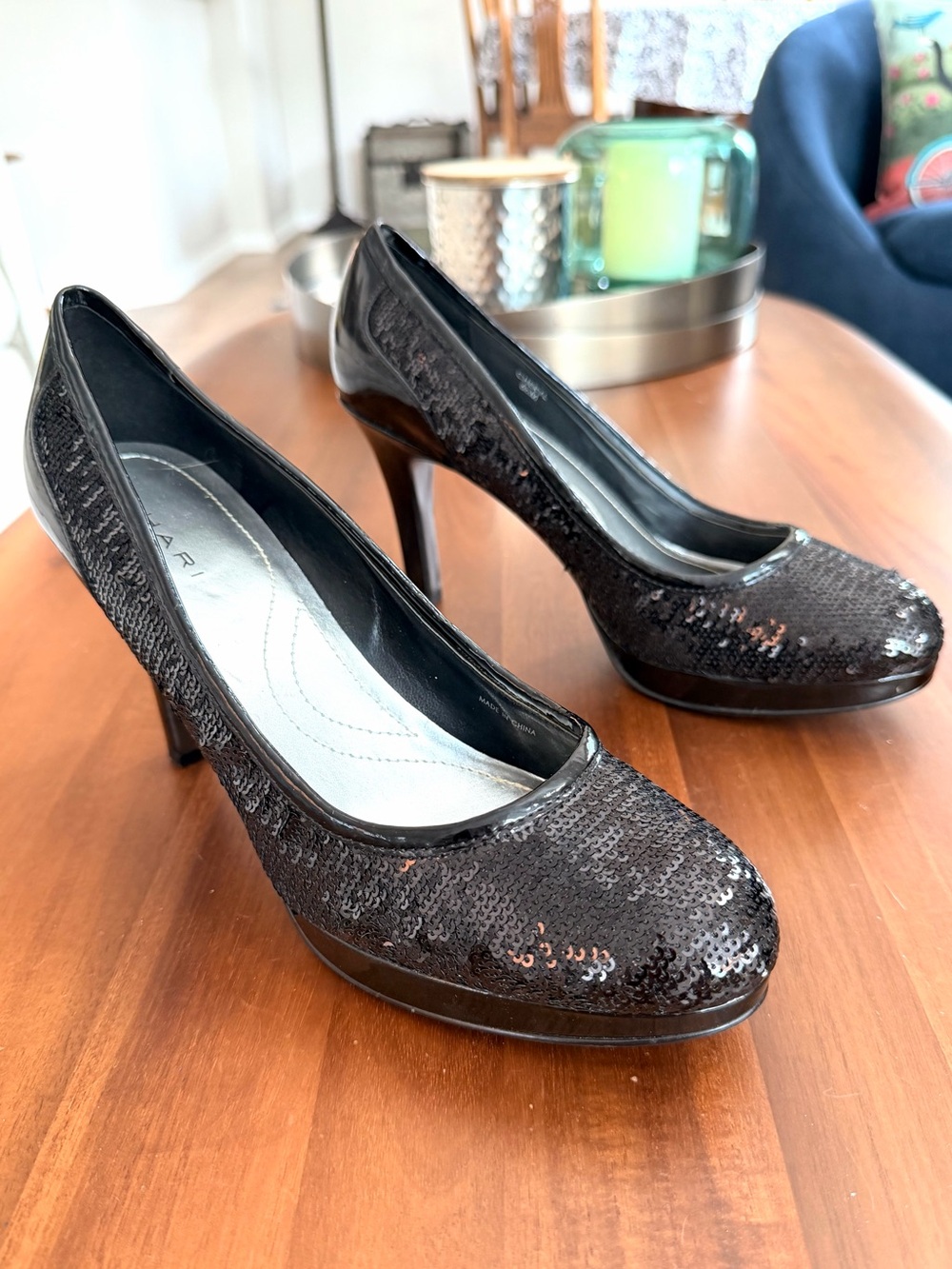 Tahari Cheryl Black Sequin Platform Pumps Heels 6.5